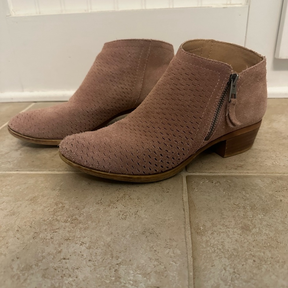 Women's Suede Ankle Boots - Dusty Pink